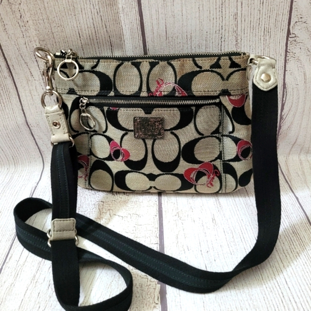 Coach Poppy Crossbody Signature C Canvas Bag W Hearts - Picture 2 of 10